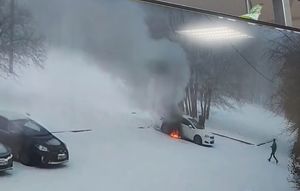 Детский тренер спас в Иркутске ребенка из горящей машины