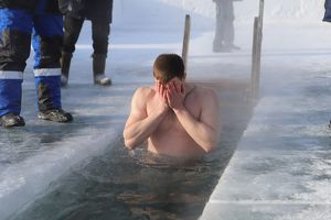 Около 5 тысяч жителей Приангарья решились на крещенские омовения в проруби