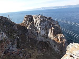 Незаконные воздушные мосты демонтируют на Ольхоне