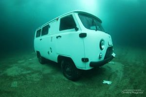 Фото «буханки», утонувшей на Байкале с туристами из Китая, опубликовал водолаз