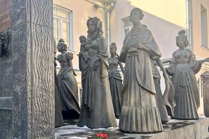 Бронзовых декабристок подарят Иркутску