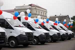 Восемь многодетных семей получат машины от правительства Приангарья