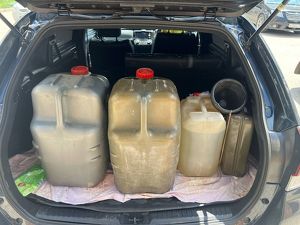 Перекупщиков бензина задерживают полицейские в Иркутске