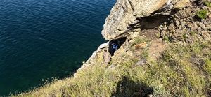 «Медведь» на Ольхоне загнал туристов на отвесную скалу