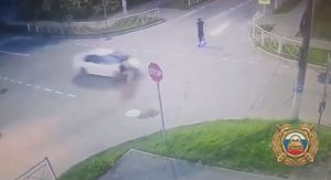 Подростки на мопеде столкнулись с машиной в Шелехове: оба в больнице
