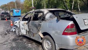 «Тойота» вспыхнула после ДТП в Иркутске
